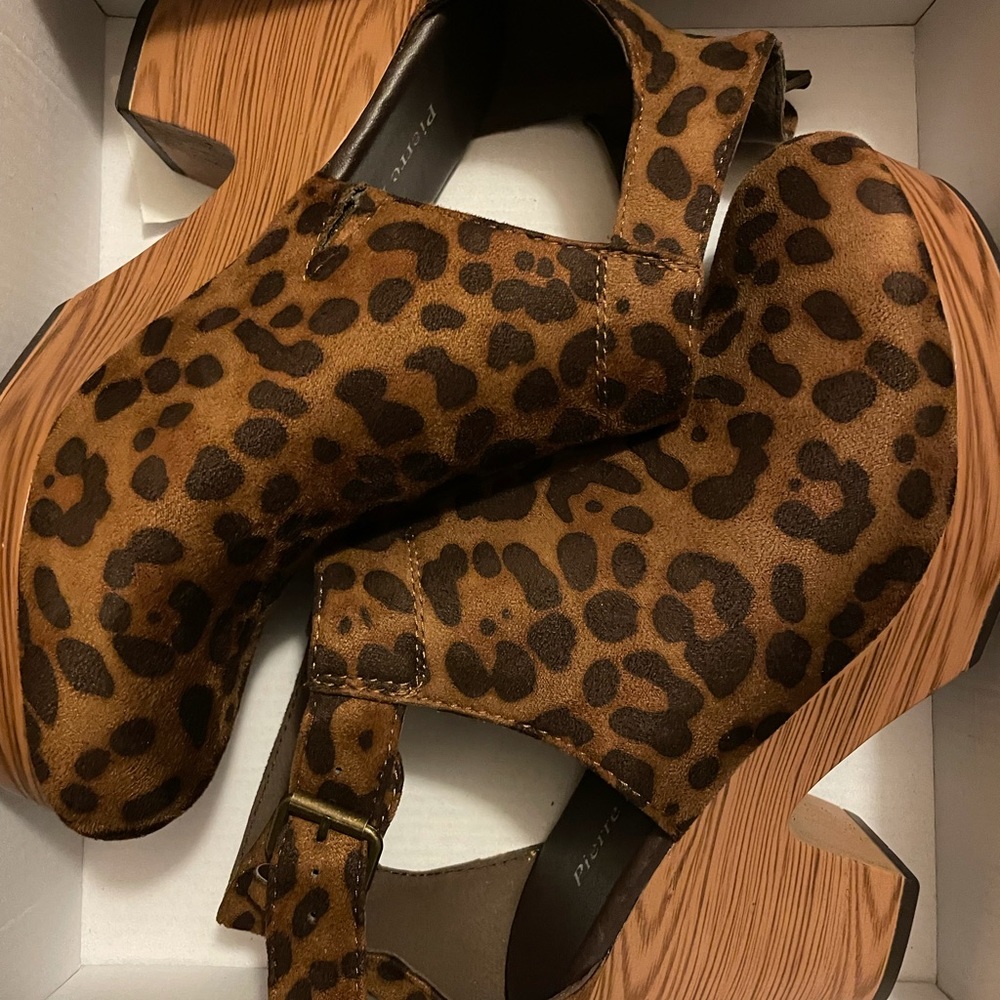 Pierre Dumas leopard print shoes size 8
